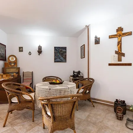 костадинов 3*