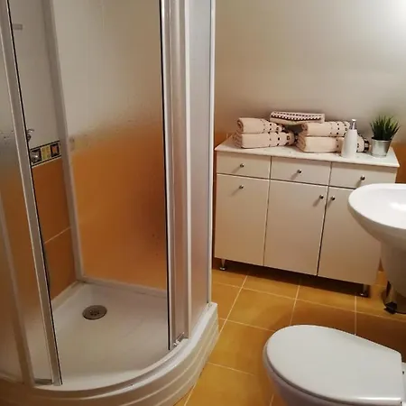 костадинов 3* וארנה