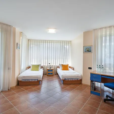 בית הארחה костадинов וארנה