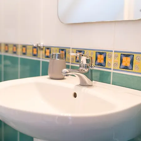 костадинов וארנה